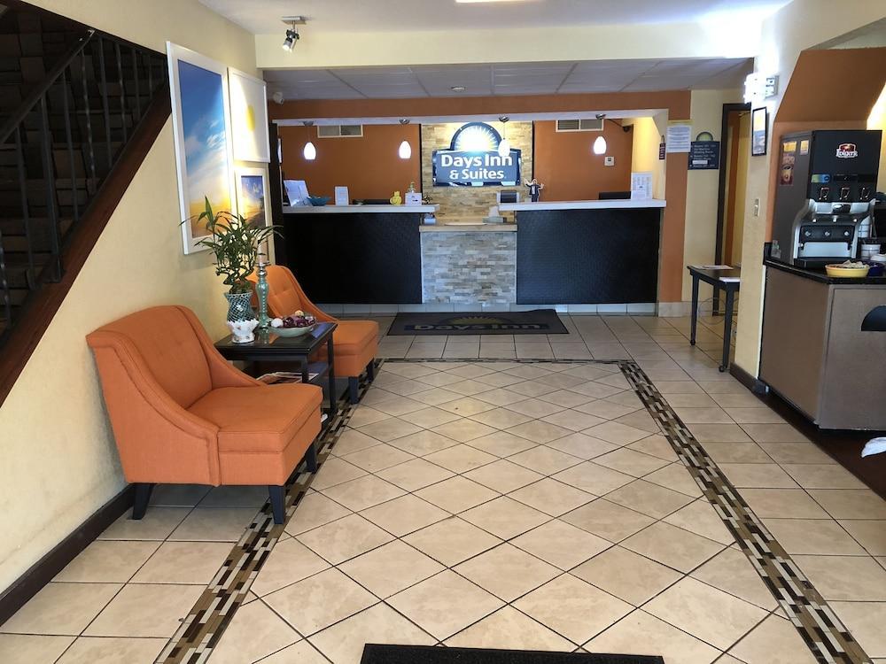 Days Inn & Suites By Wyndham Stevens Point Esterno foto
