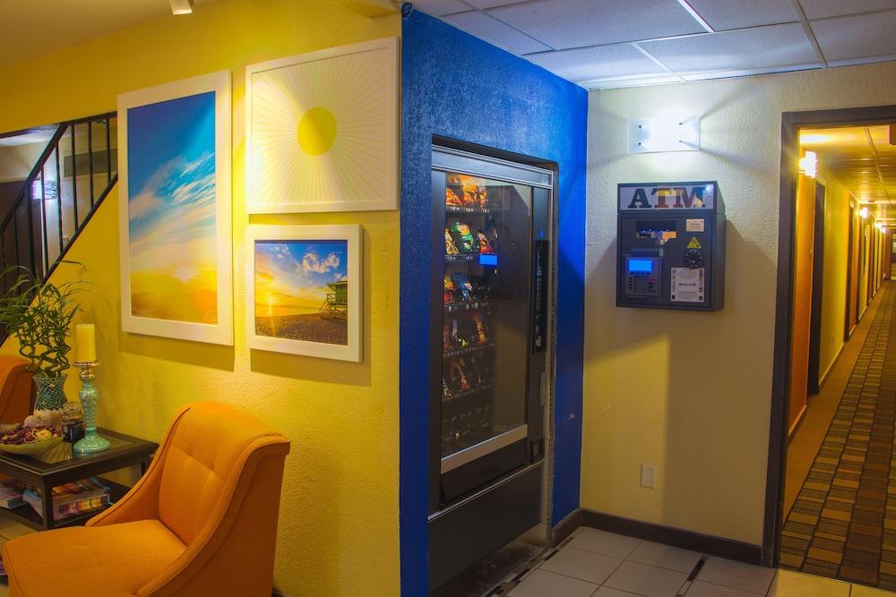 Days Inn & Suites By Wyndham Stevens Point Esterno foto