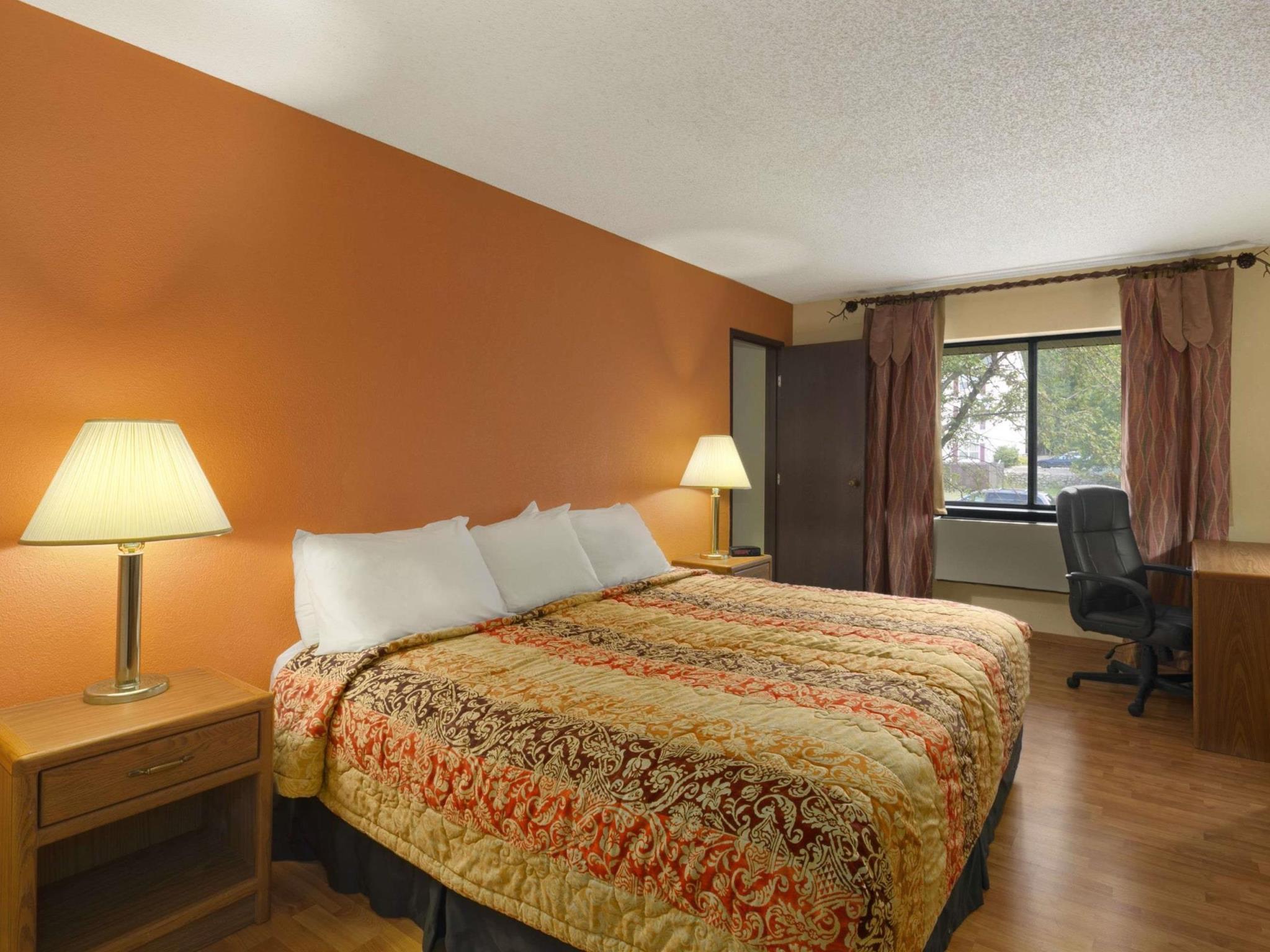 Days Inn & Suites By Wyndham Stevens Point Esterno foto