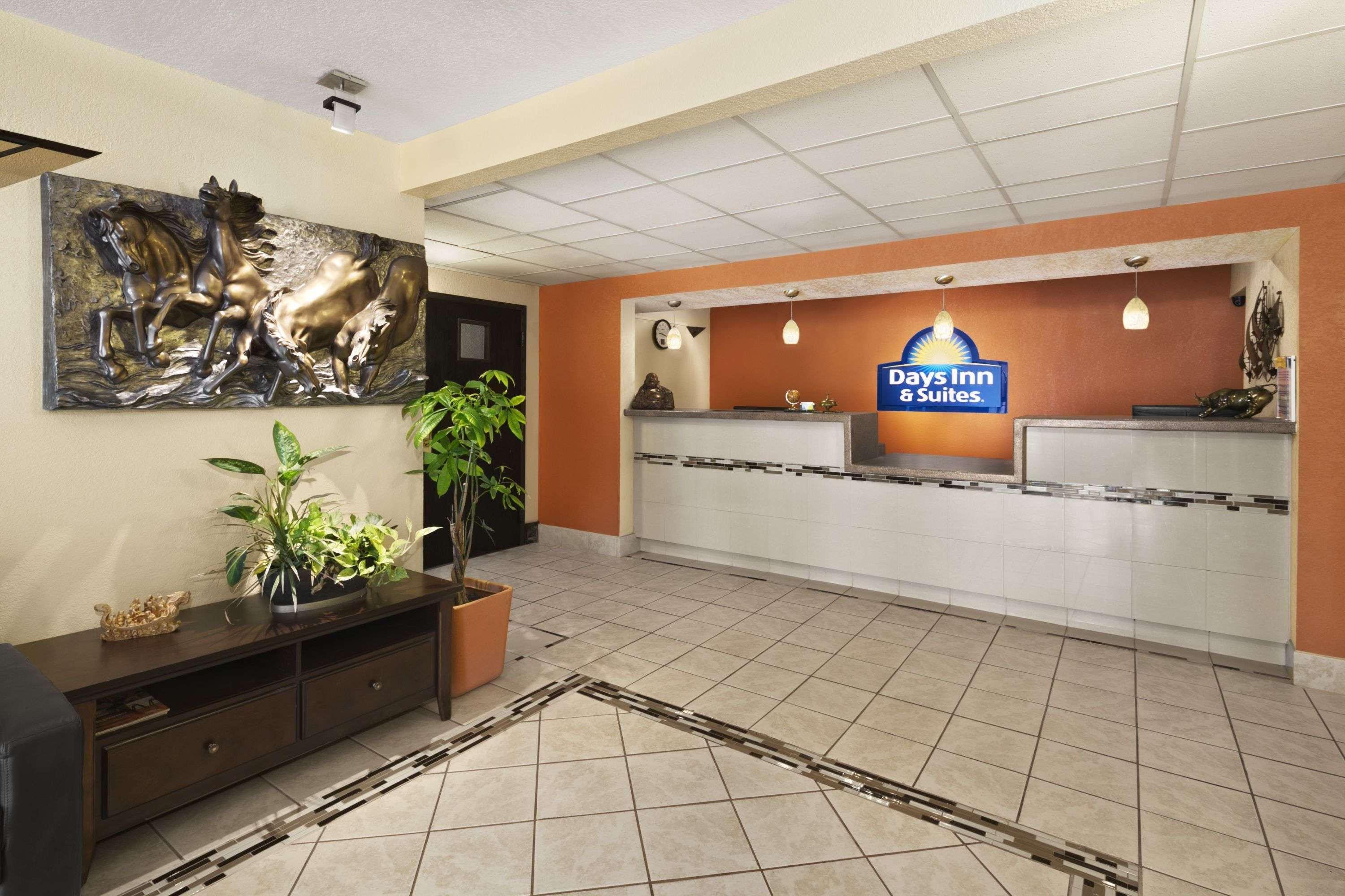 Days Inn & Suites By Wyndham Stevens Point Esterno foto