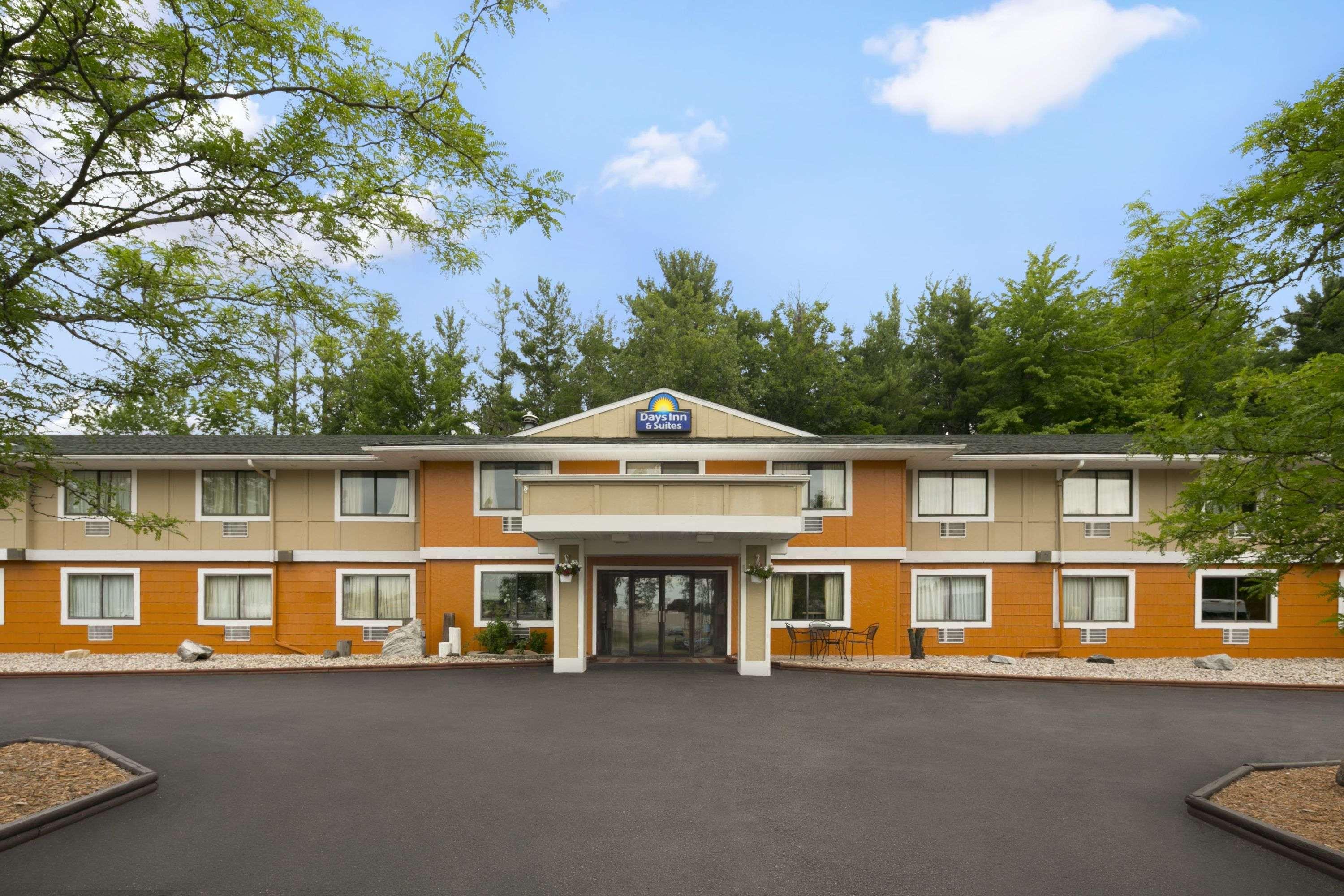 Days Inn & Suites By Wyndham Stevens Point Esterno foto