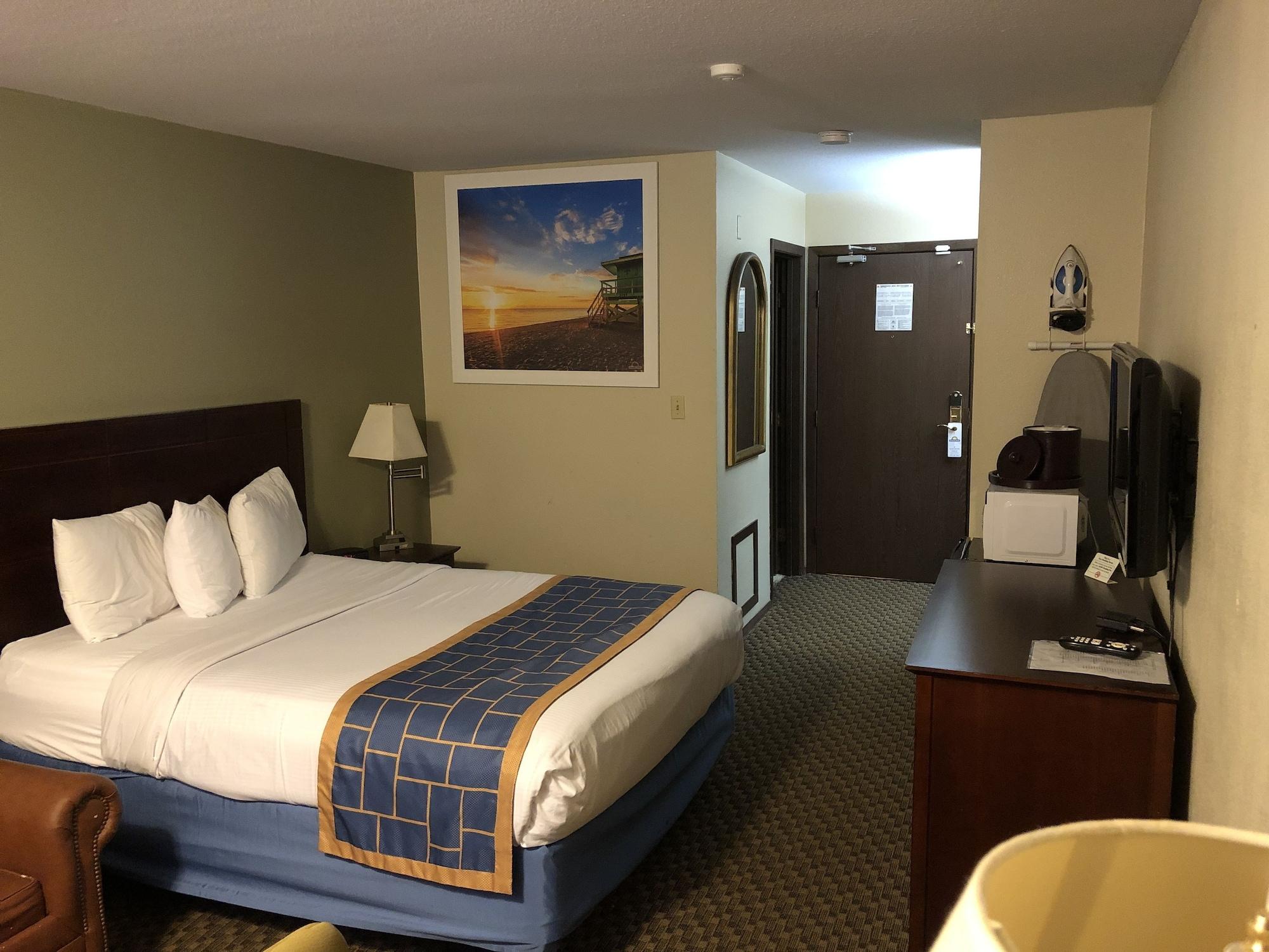 Days Inn & Suites By Wyndham Stevens Point Esterno foto