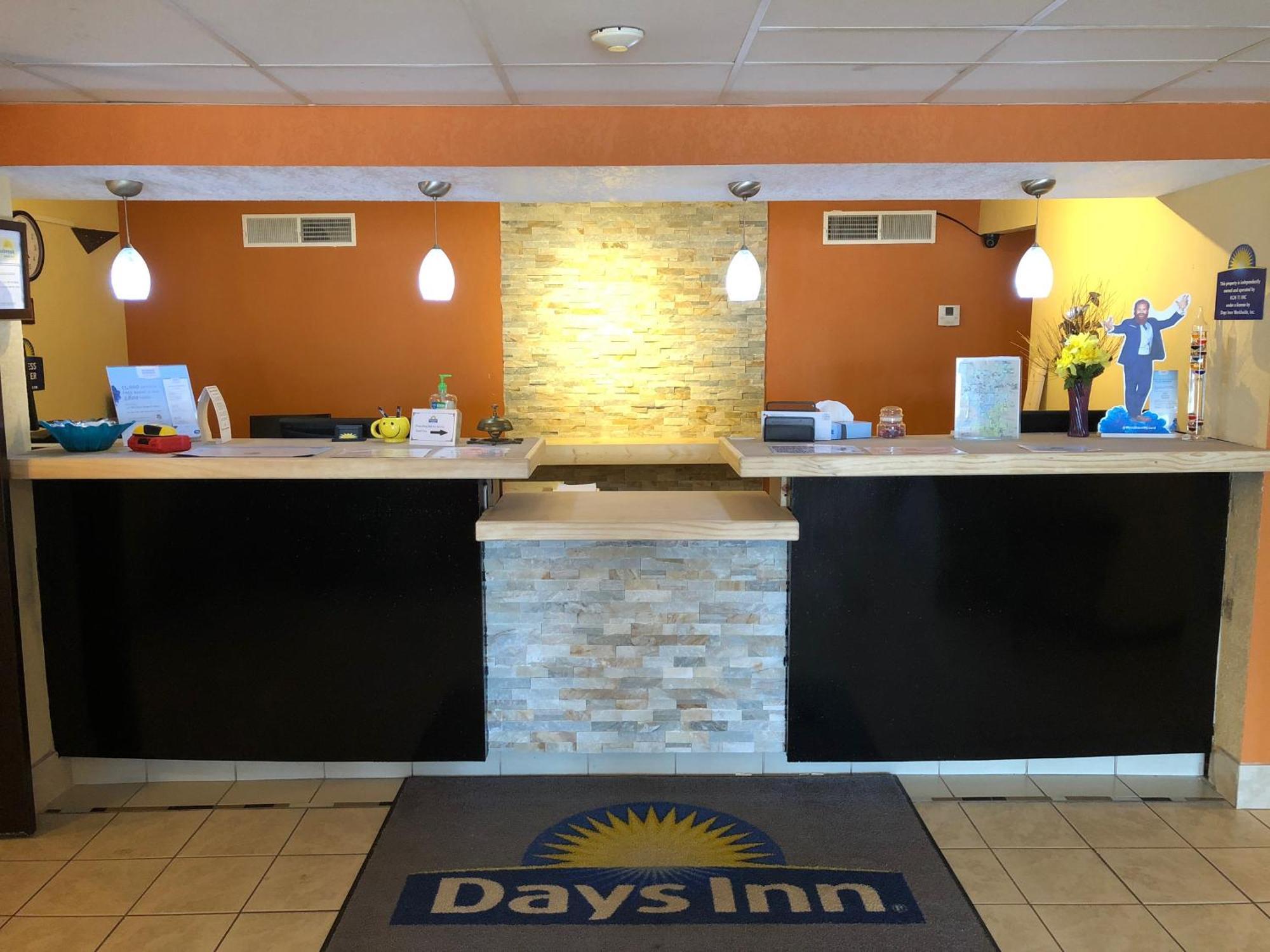 Days Inn & Suites By Wyndham Stevens Point Esterno foto