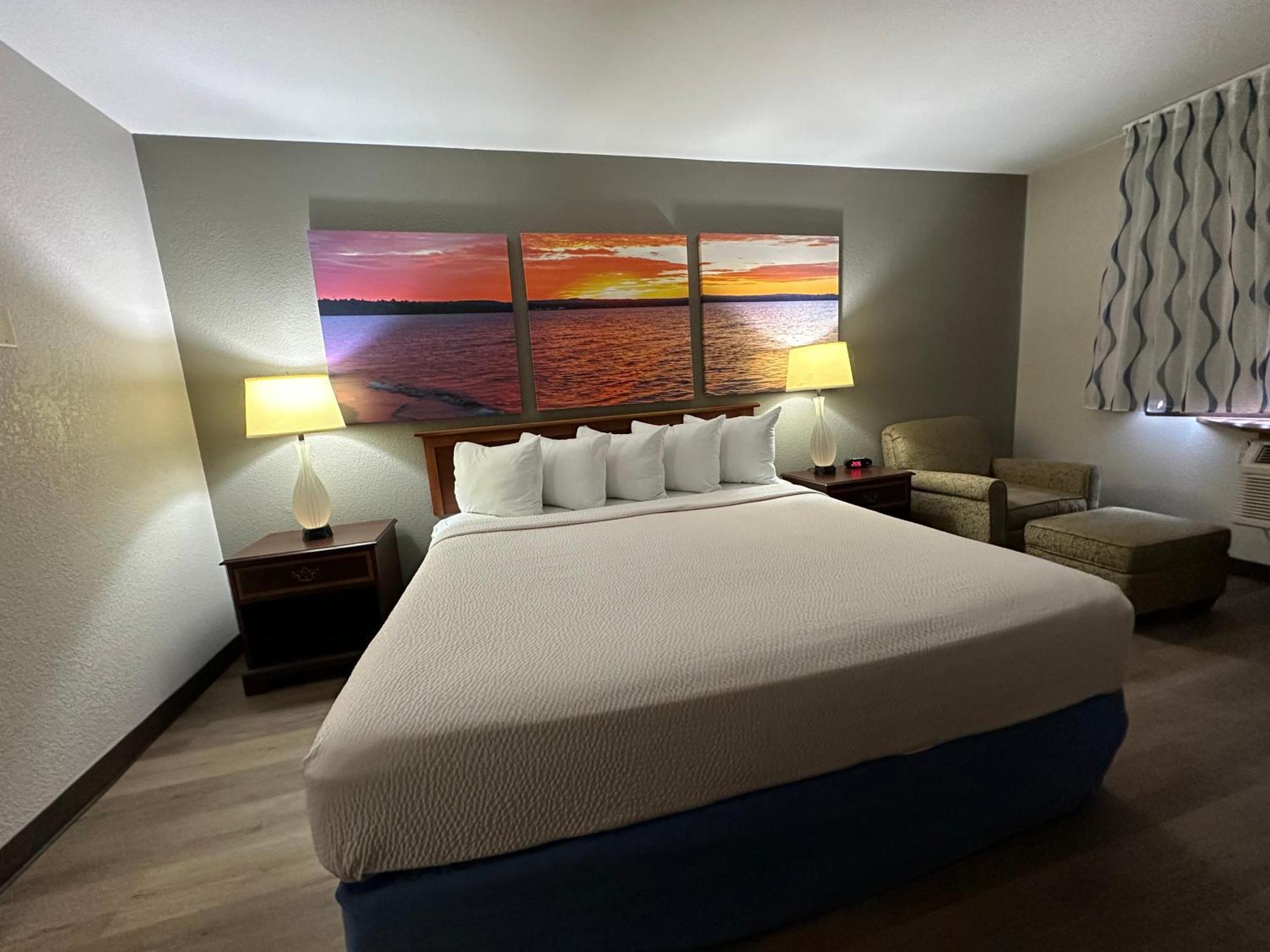 Days Inn & Suites By Wyndham Stevens Point Esterno foto