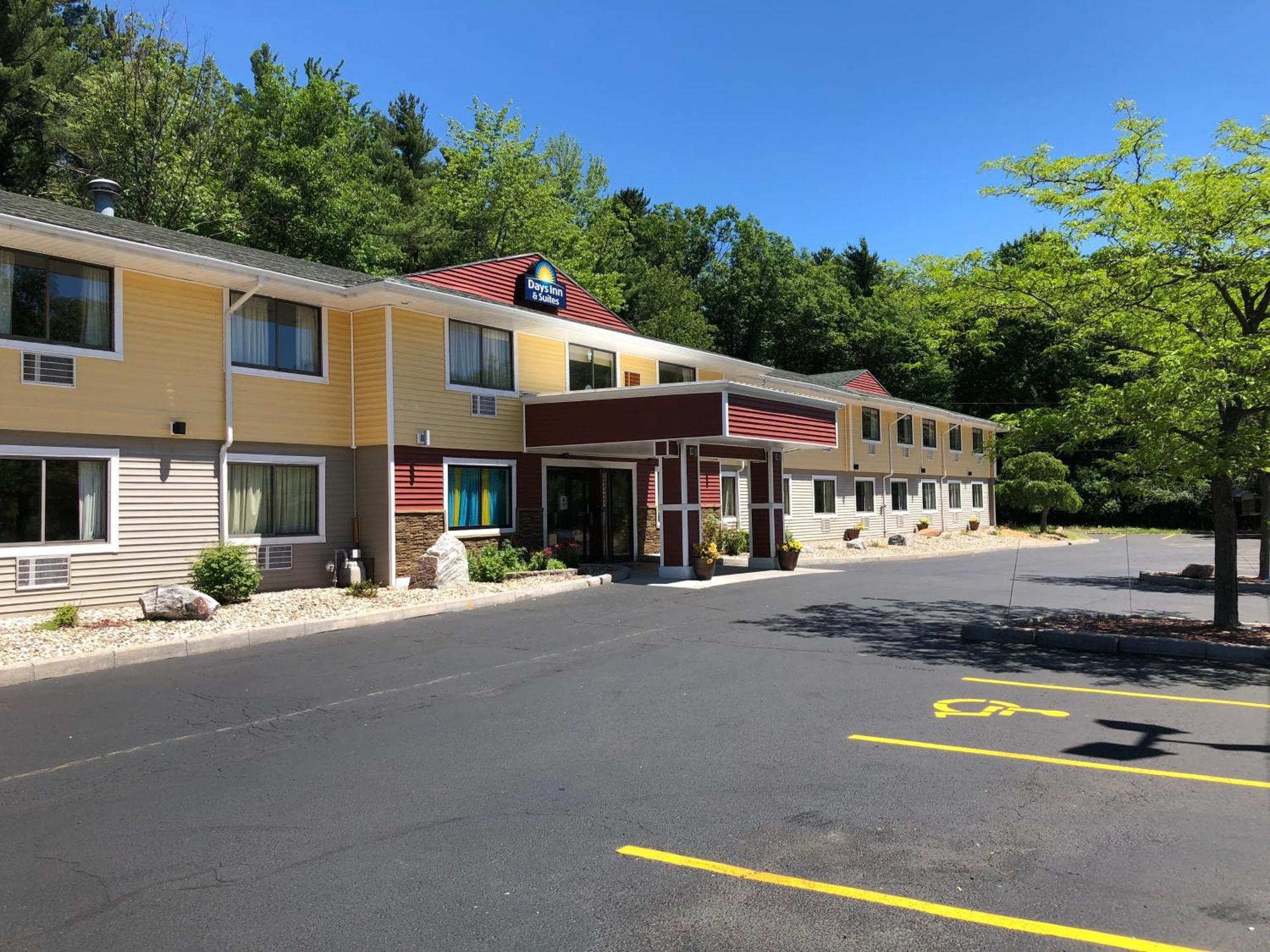Days Inn & Suites By Wyndham Stevens Point Esterno foto