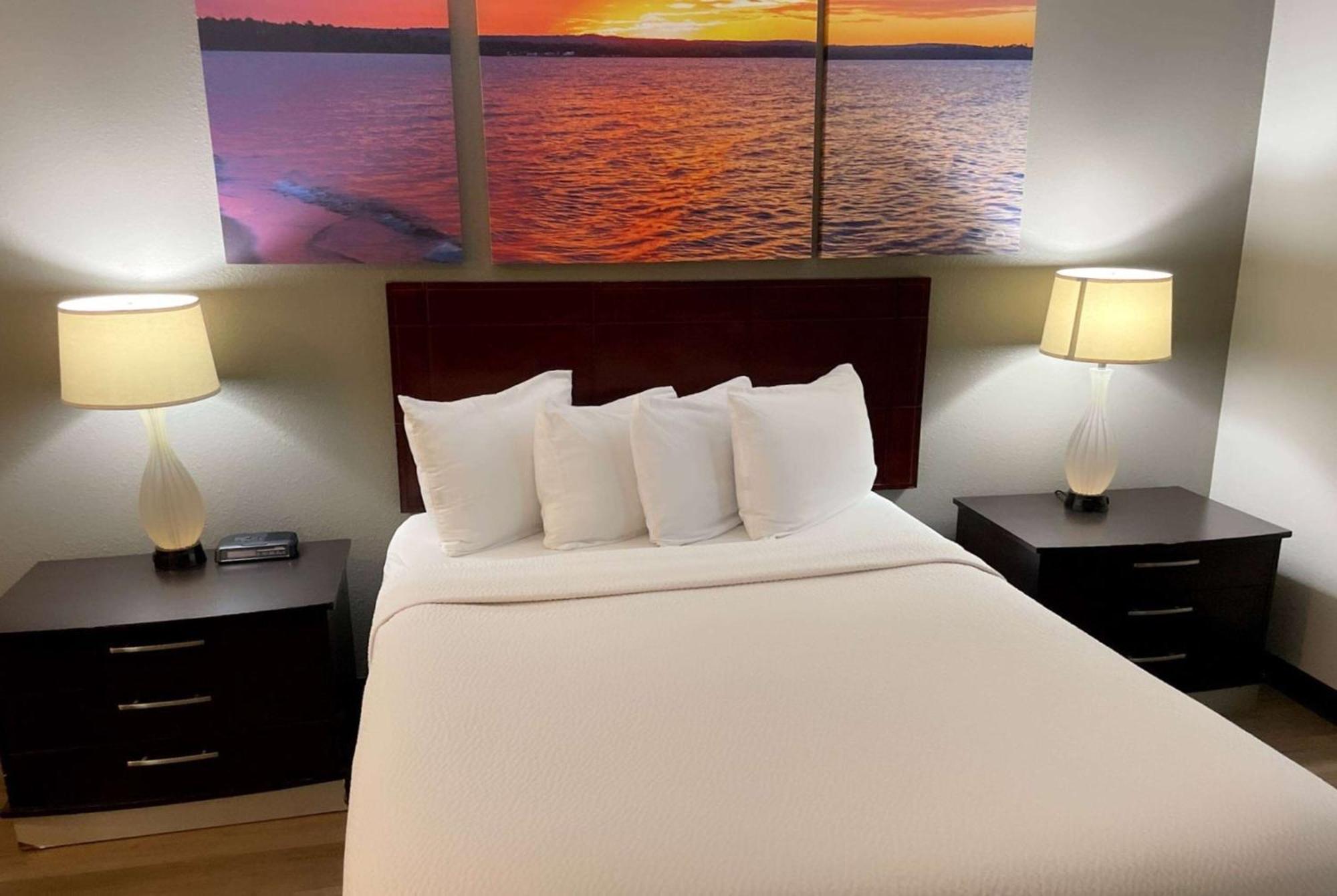 Days Inn & Suites By Wyndham Stevens Point Esterno foto