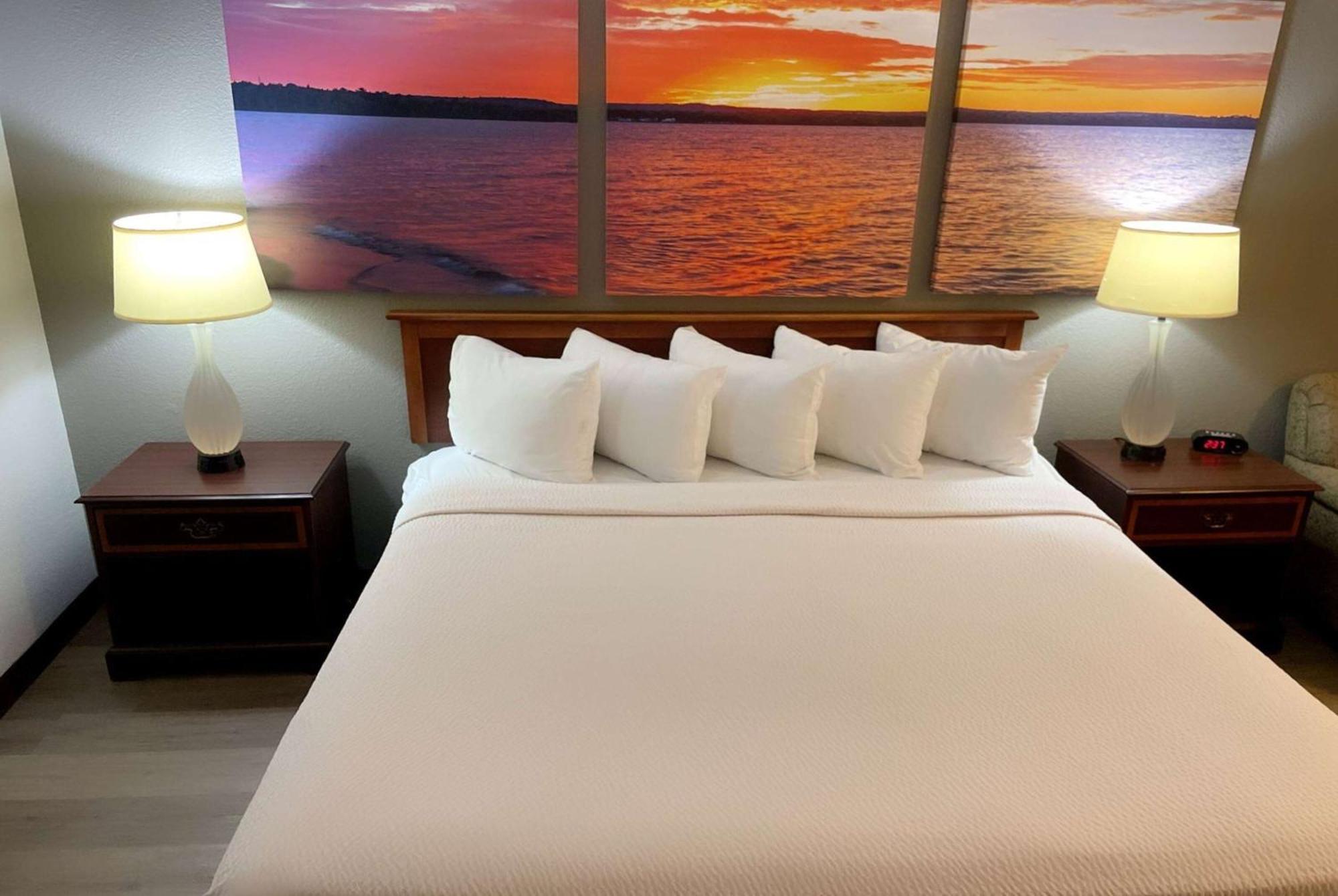 Days Inn & Suites By Wyndham Stevens Point Esterno foto