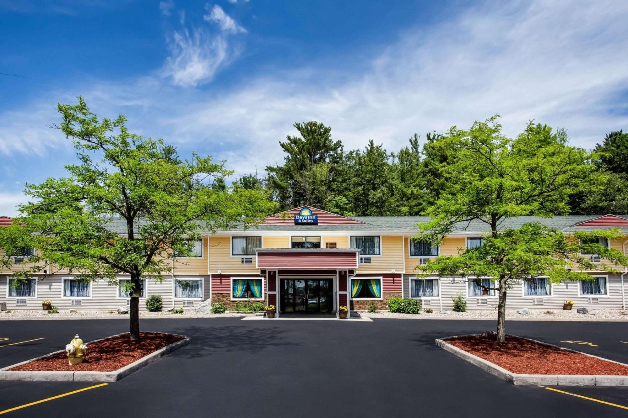 Days Inn & Suites By Wyndham Stevens Point Esterno foto