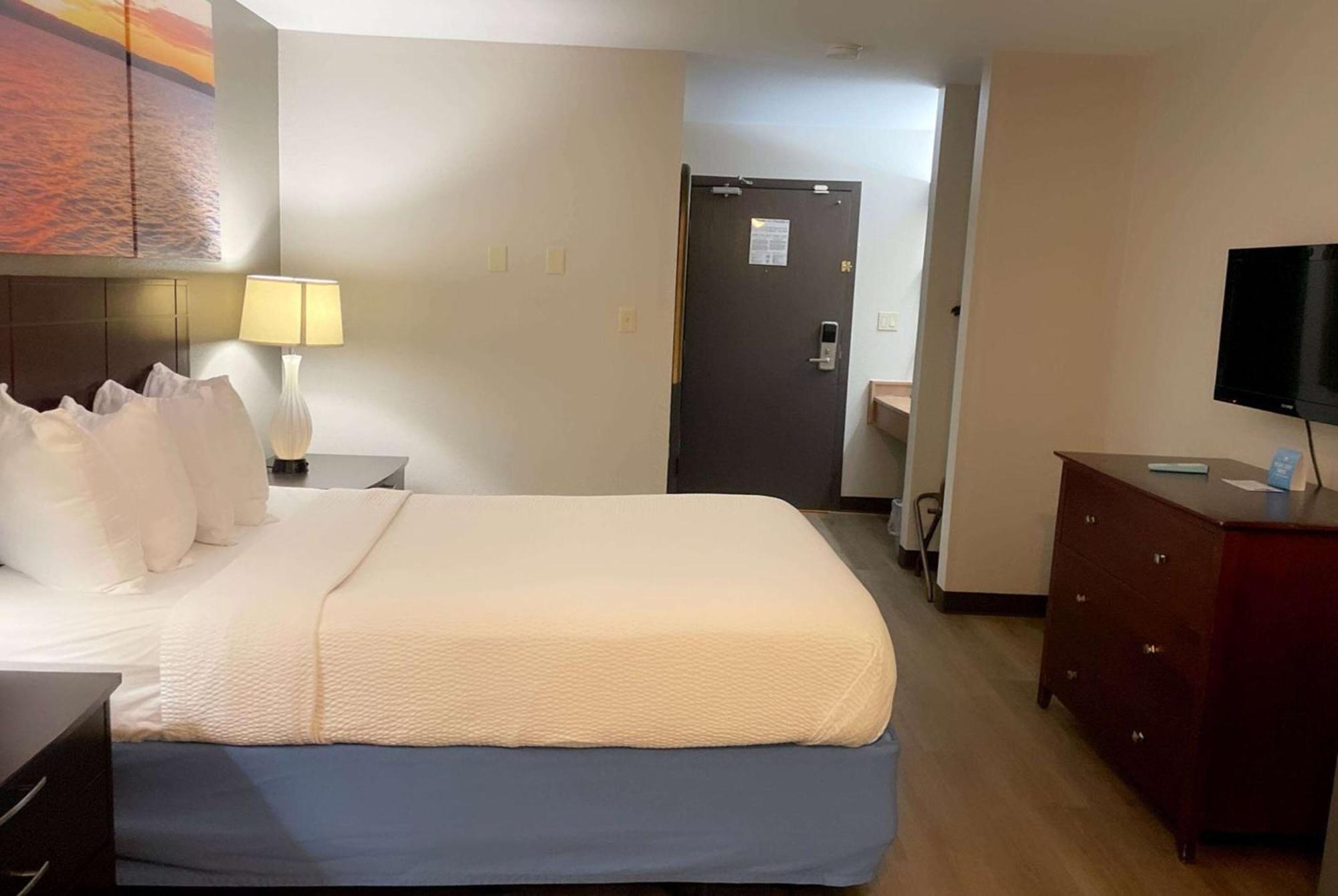 Days Inn & Suites By Wyndham Stevens Point Esterno foto