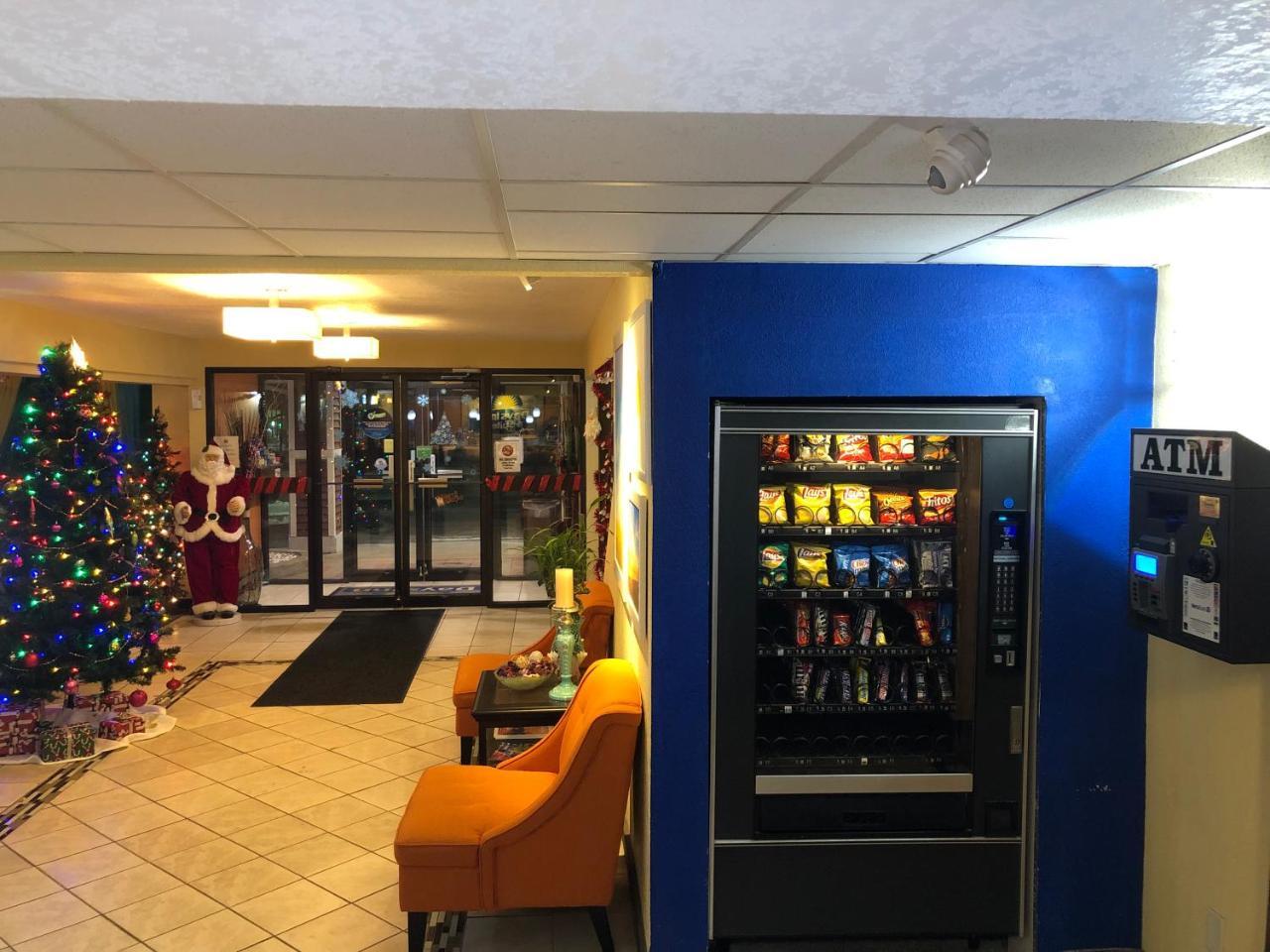 Days Inn & Suites By Wyndham Stevens Point Esterno foto