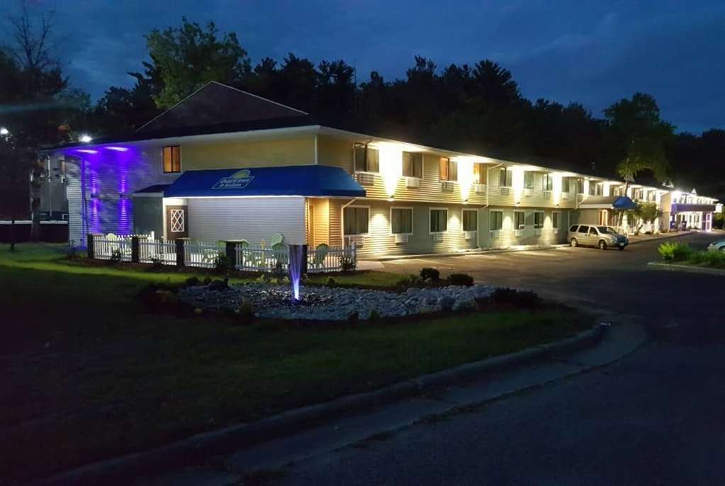 Days Inn & Suites By Wyndham Stevens Point Esterno foto