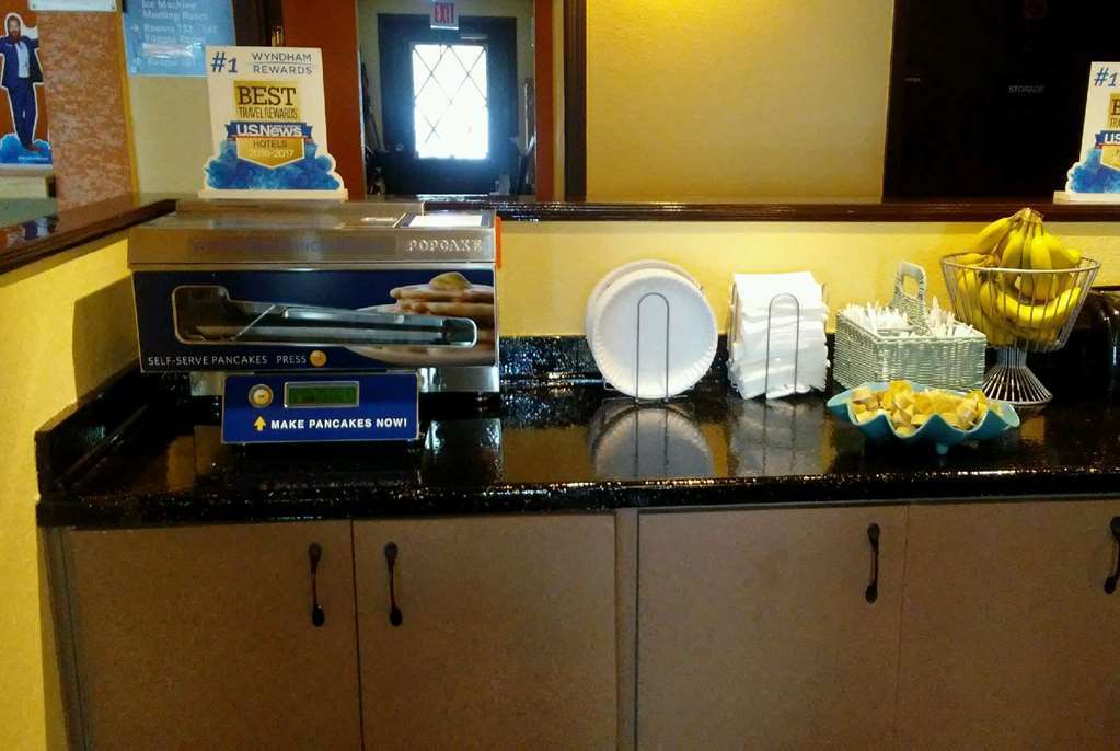 Days Inn & Suites By Wyndham Stevens Point Ristorante foto