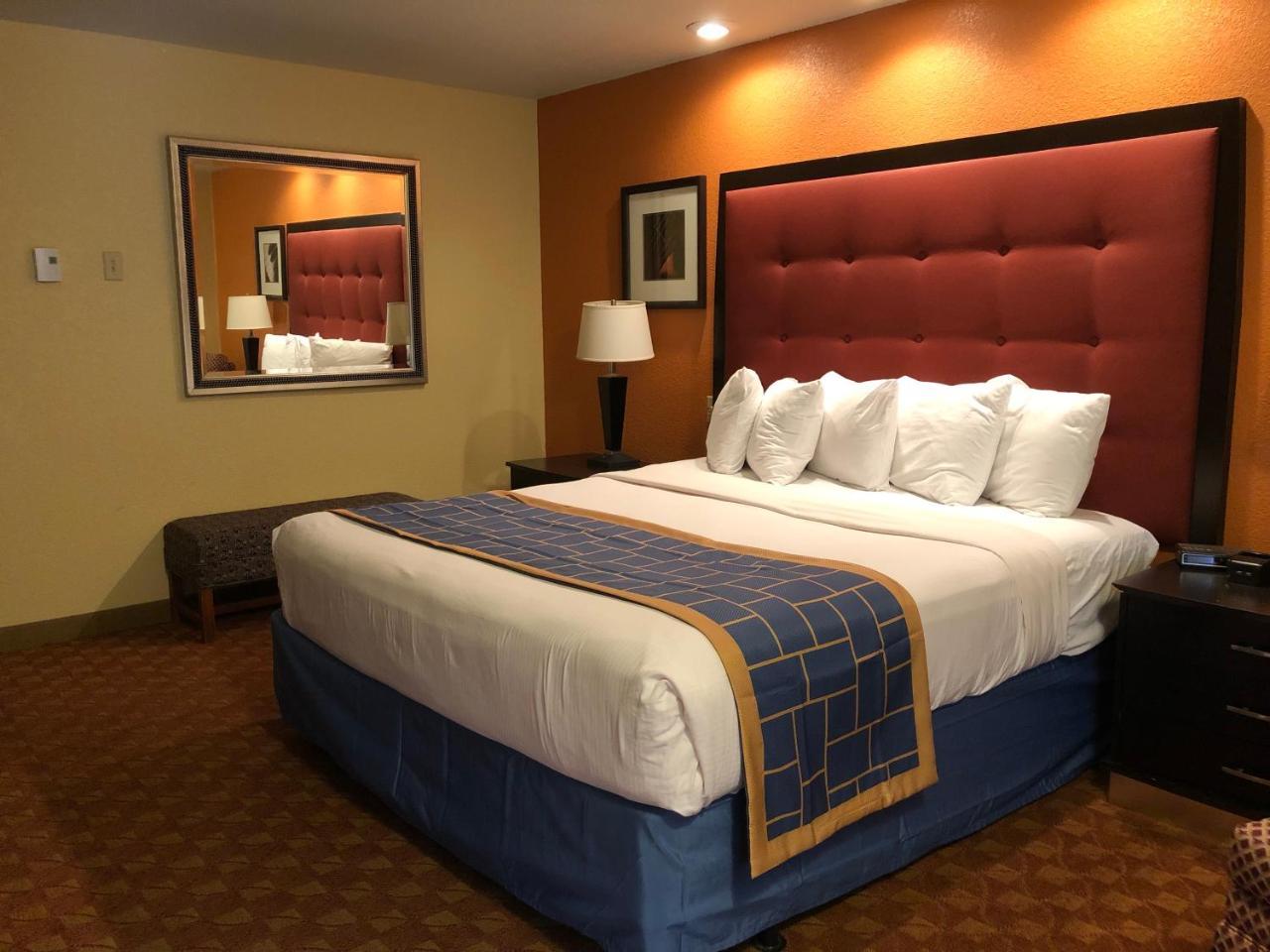 Days Inn & Suites By Wyndham Stevens Point Esterno foto
