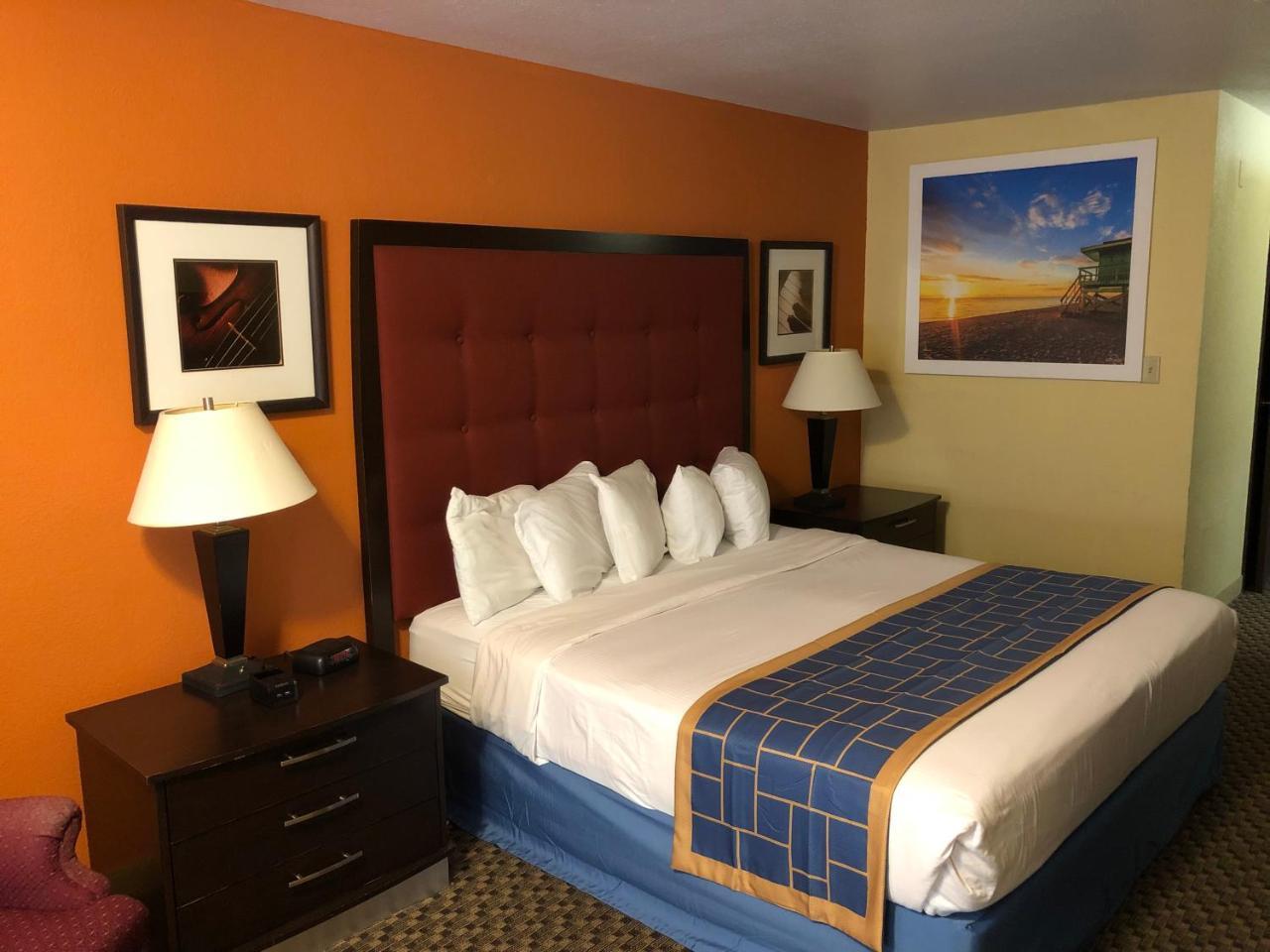 Days Inn & Suites By Wyndham Stevens Point Esterno foto
