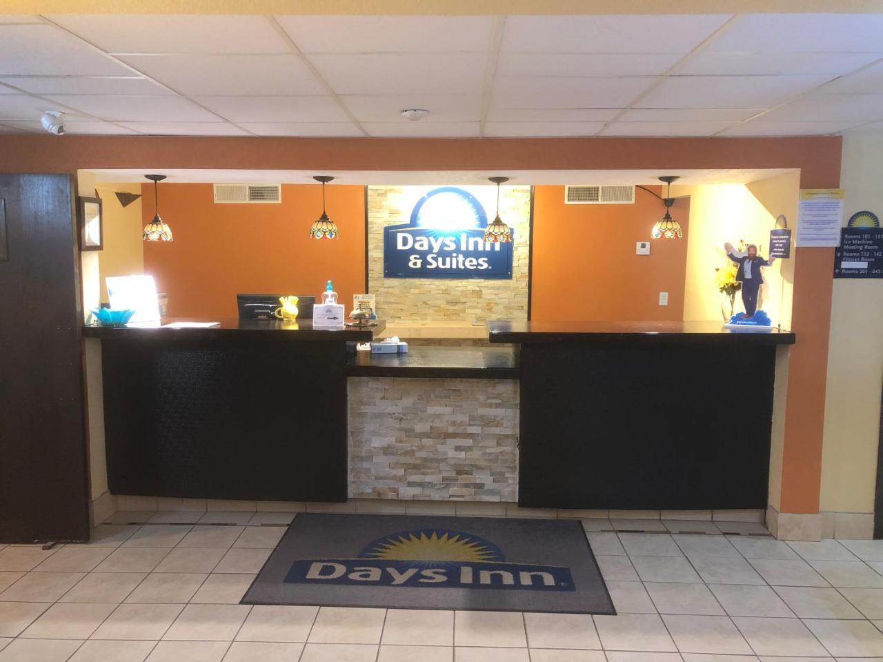 Days Inn & Suites By Wyndham Stevens Point Esterno foto