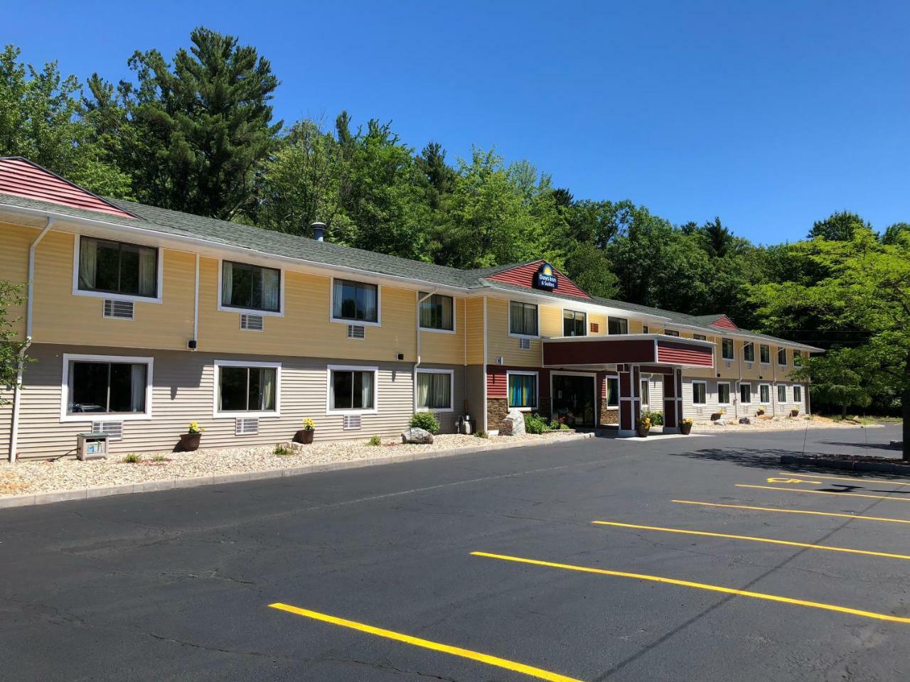 Days Inn & Suites By Wyndham Stevens Point Esterno foto